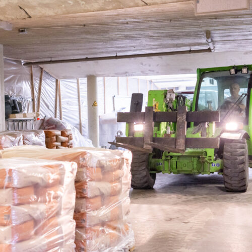 Radlader der Nietiedt-Gruppe in einer Tiefgarage