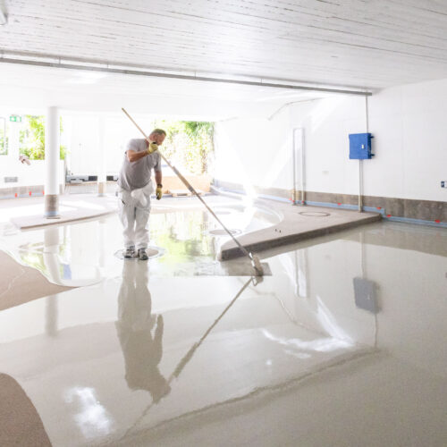 Auftragen eines Oberflächenschutzsystems in einem Parkhaus