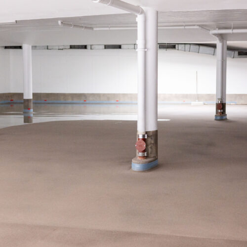 Blick in eine sanierte Tiefgarage